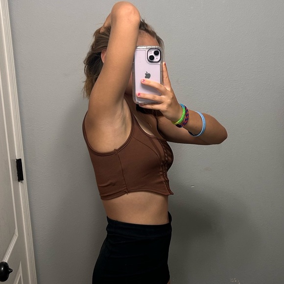 Brown crop top, good shape never been worn. Not stretchy, V belly. - Picture 10 of 10